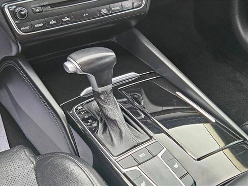 Used 2017 Kia Cadenza Premium w/ Luxury Package image 12