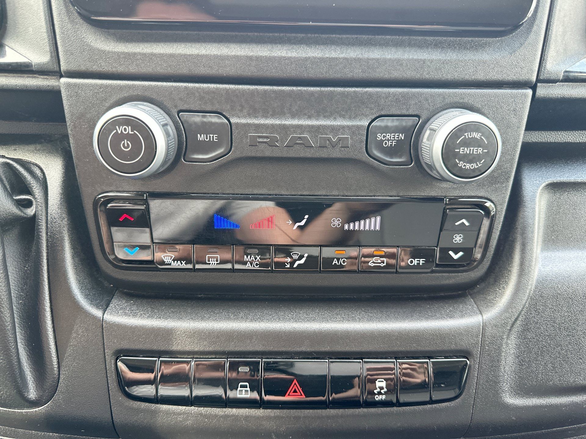 Used 2025 RAM ProMaster 2500 w/ Convenience Group FWD image 5