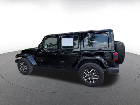 Used 2025 Jeep Wrangler Unlimited Sahara AWD/4WD image 11
