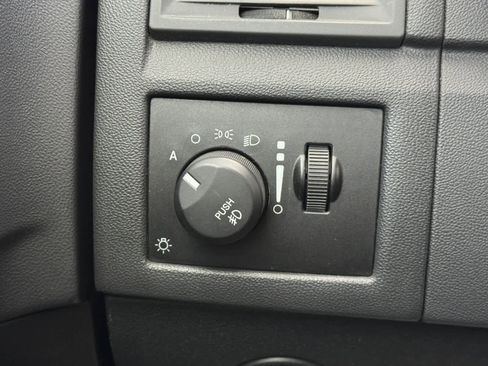 Used 2010 Dodge Charger SXT image 23