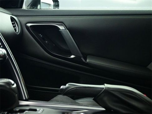 Used 2012 Nissan GT-R Premium image 27