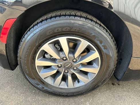 Used 2024 Chrysler Pacifica Limited FWD image 55
