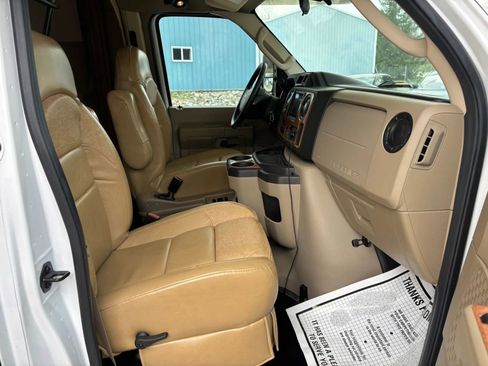 Used 2016 Ford E-450 and Econoline 450 Super Duty w/ Motorhome Prep Package image 40