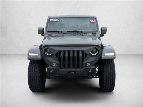 Used 2023 Jeep Gladiator Overland AWD/4WD image 2