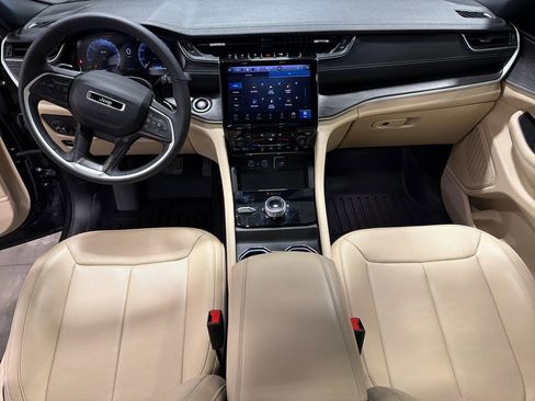 Used 2023 Jeep Grand Cherokee L Limited w/ Luxury Tech Group II AWD/4WD image 6