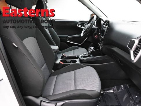 Used 2025 Kia Soul LX FWD image 24