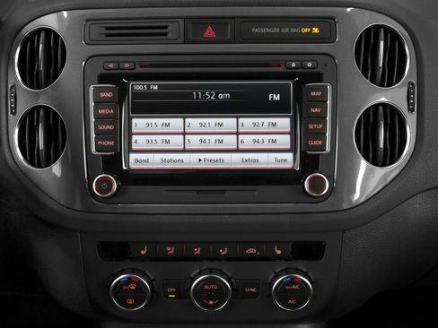 Used 2018 Volkswagen Tiguan Limited w/ Premium Package image 10