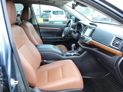 Used 2019 Toyota Highlander Limited Platinum w/ Carpet Mat Package (TMS) AWD/4WD image 11