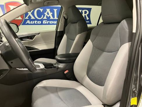 Used 2020 Toyota RAV4 XLE w/ XLE Grade Weather Package AWD/4WD image 35
