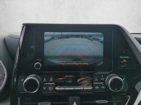 Certified 2026 Toyota Highlander XLE image 13