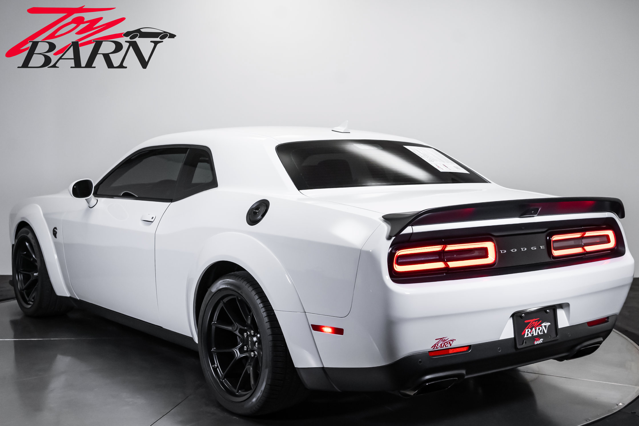Used 2022 Dodge Challenger SRT Hellcat RWD image 3