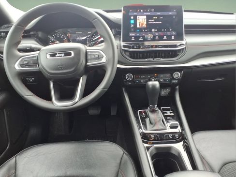 Used 2025 Jeep Compass Trailhawk AWD/4WD image 8