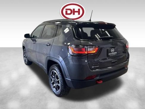 Used 2024 Jeep Compass Trailhawk w/ Trailhawk Elite Group AWD/4WD image 9