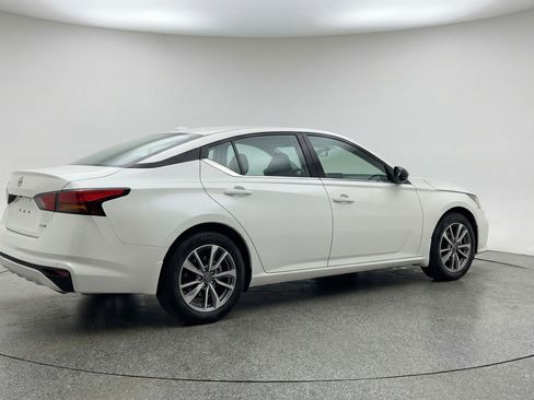 Used 2025 Nissan Altima 2.5 SV image 9