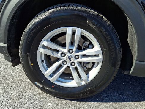 Used 2021 Ford Explorer XLT w/ Equipment Group 202A image 8