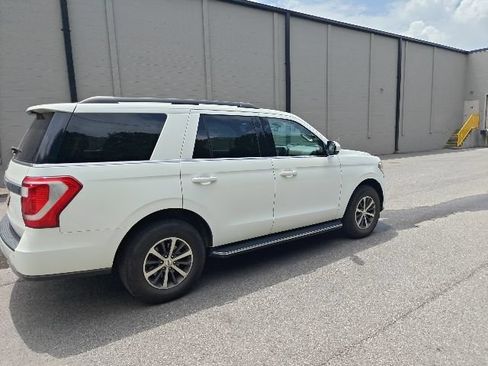 Used 2020 Ford Expedition XLT w/ Equipment Group 202A AWD/4WD image 3