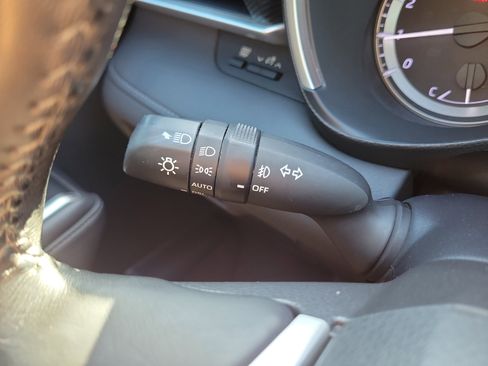 Used 2023 Toyota Highlander XSE FWD image 31