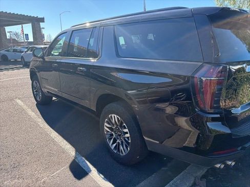 Used 2025 Chevrolet Suburban Z71 image 13