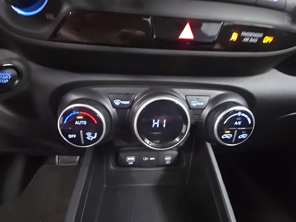 Certified 2024 Hyundai Venue SEL FWD image 33