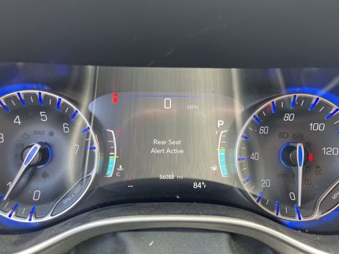 Used 2023 Chrysler Pacifica Touring-L image 3