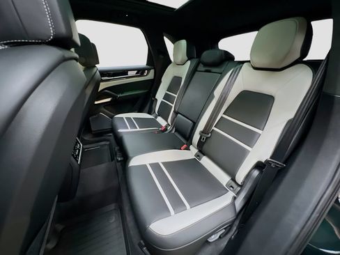 Certified 2026 Porsche Cayenne GTS AWD/4WD image 24
