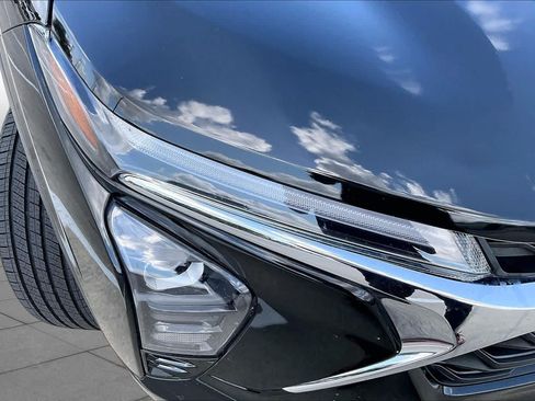 Used 2025 Chevrolet Trax LT w/ LT Convenience Package FWD image 26