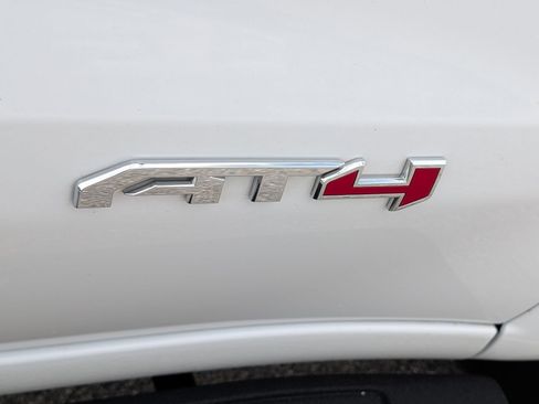 Used 2024 GMC Sierra 1500 AT4 w/ Technology Package AWD/4WD image 9