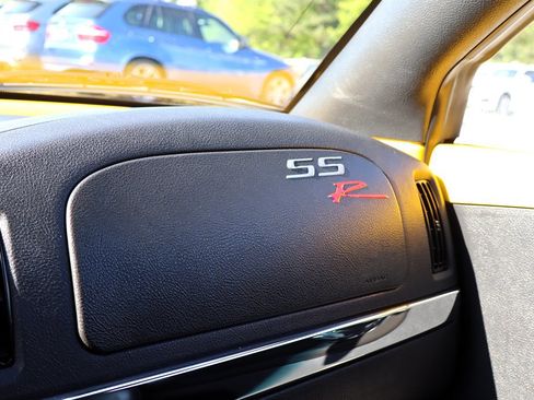 Used 2003 Chevrolet SSR w/ Preferred Equipment Group image 42