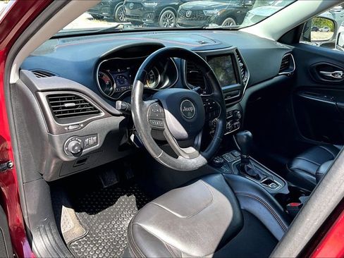 Used 2020 Jeep Cherokee Trailhawk w/ Cold Weather Group AWD/4WD image 15