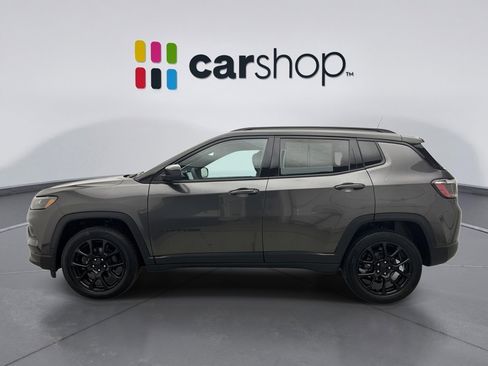 Used 2022 Jeep Compass Latitude w/ Sun and Sound Group AWD/4WD image 2