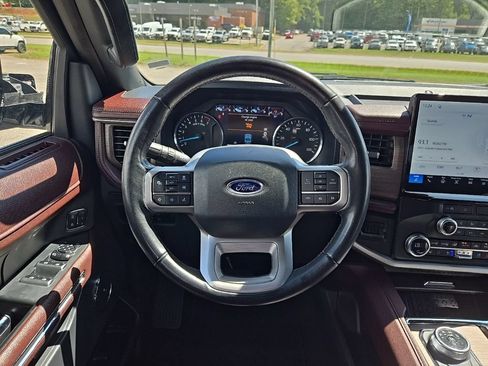 Used 2024 Ford Expedition Limited AWD/4WD image 4