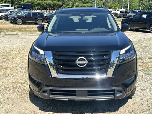 Used 2025 Nissan Pathfinder SV FWD image 2