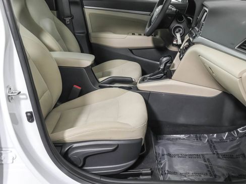 Used 2017 Hyundai Elantra SE image 44