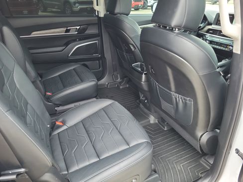 Used 2022 Kia Telluride SX w/ SX Prestige Package image 11