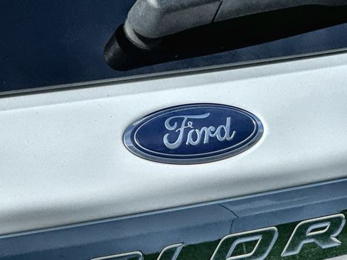 Used 2020 Ford Explorer XLT w/ Equipment Group 202A RWD image 15