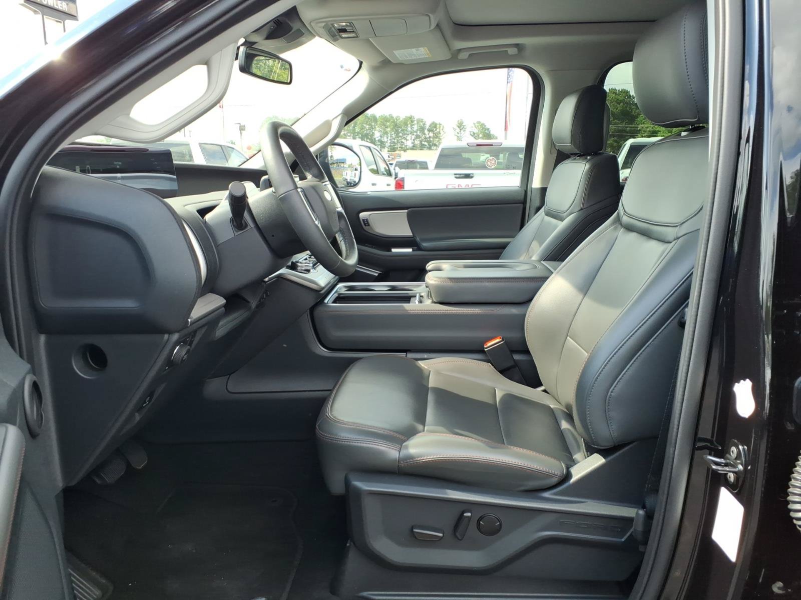 Used 2025 Ford Expedition Max Active AWD/4WD image 19