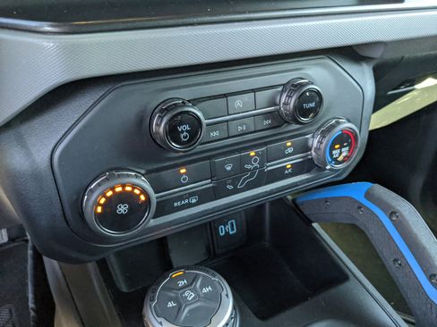 Certified 2022 Ford Bronco Black Diamond image 27