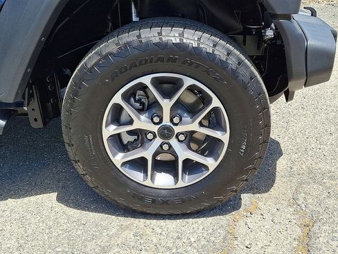 Used 2025 Jeep Wrangler Sport AWD/4WD image 27