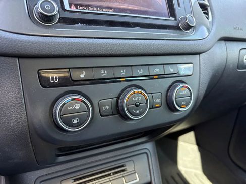 Used 2017 Volkswagen Tiguan SEL image 30