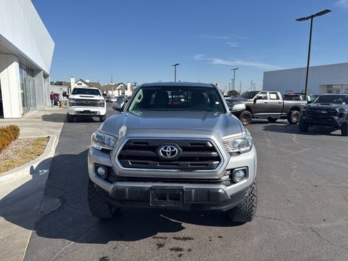 Used 2017 Toyota Tacoma SR5 w/ SR5 Appearance Package (SM) image 2