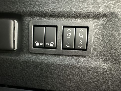 New 2026 Chevrolet Suburban LT w/ Comfort Package AWD/4WD image 18