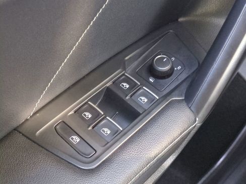 Used 2023 Volkswagen Tiguan SE image 23