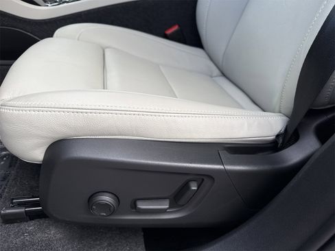 Used 2025 Volvo XC40 B5 Plus w/ Protection Package Premier image 38