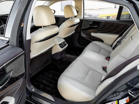Used 2019 Lexus LS 500 w/ Interior Upgrade Package RWD image 36
