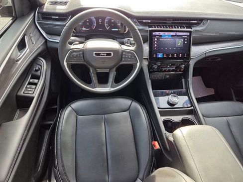 Used 2024 Jeep Grand Cherokee Limited w/ Black Appearance Package image 8