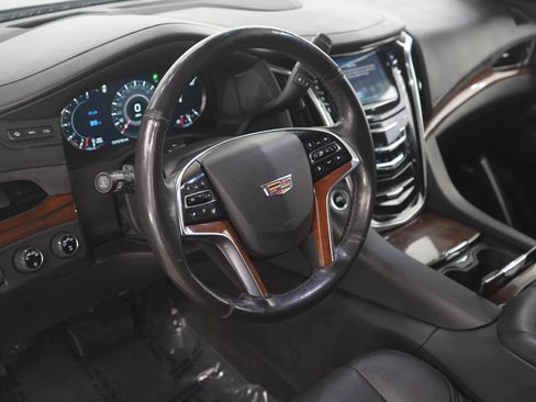 Used 2018 Cadillac Escalade Luxury AWD/4WD image 26
