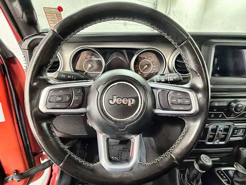 Used 2021 Jeep Wrangler Unlimited Sahara AWD/4WD image 16