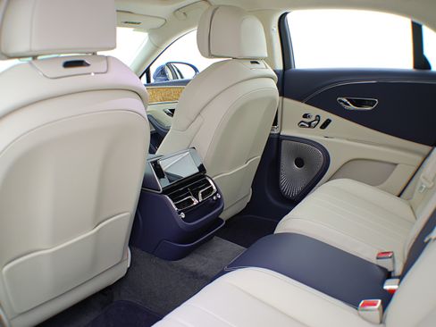 Certified 2022 Bentley Flying Spur Plug-In Hybrid AWD/4WD image 29