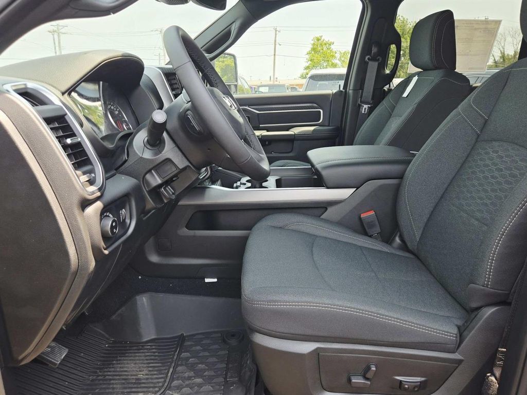 New 2026 RAM 2500 Big Horn AWD/4WD image 17
