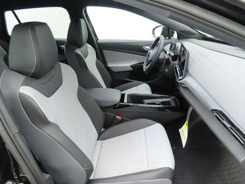 New 2026 Volkswagen ID.4 Pro image 18